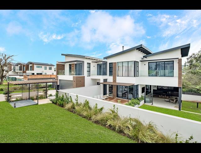 4 BEDROOM HOUSE FOR SALE IN HELDERFONTEIN ESTATE